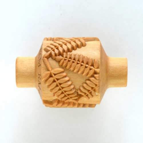 MKM RM-026 Medium Handle Roller – Fern Leaves