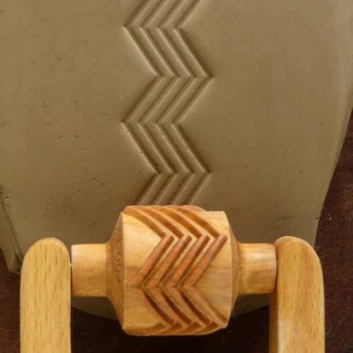 MKM RM-003 Medium Handle Roller – 4 Zag