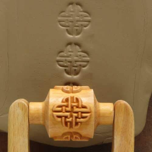 MKM RM-004 Medium Handle Roller – Celtic Knot