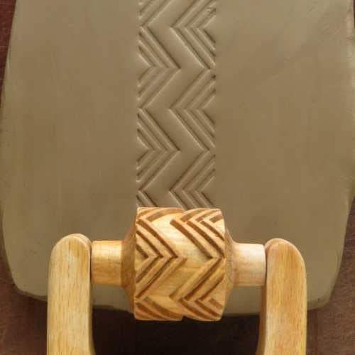 MKM RM-007 Medium Handle Roller – Double Zag