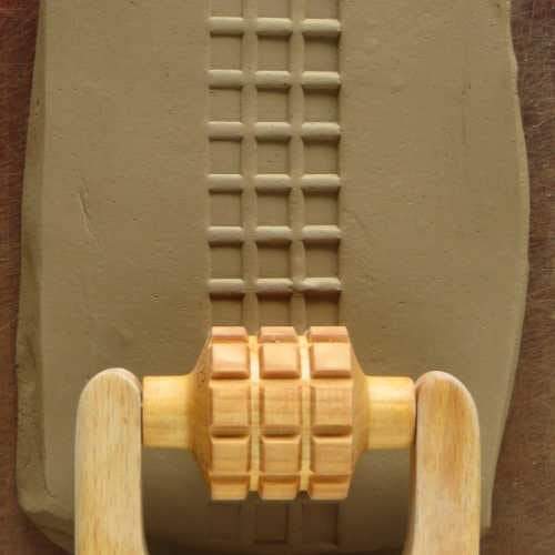 MKM RM-023 Medium Handle Roller – Medium Grid