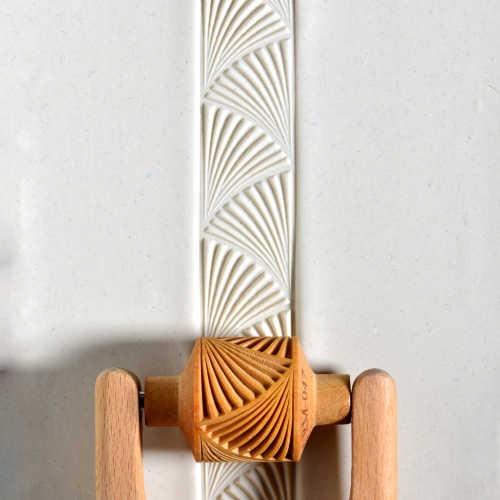 MKM RM-047 Medium Handle Roller – Deco Fans