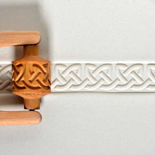 MKM RM-048 Medium Handle Roller – Celtic Boarder 1