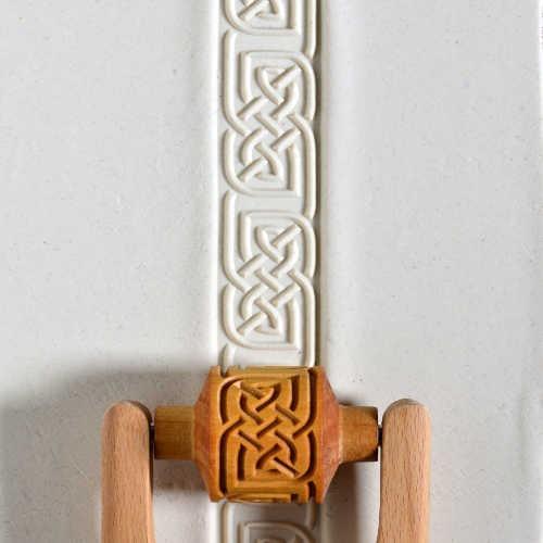 MKM RM-049 Medium Handle Roller – Celtic Boarder 2