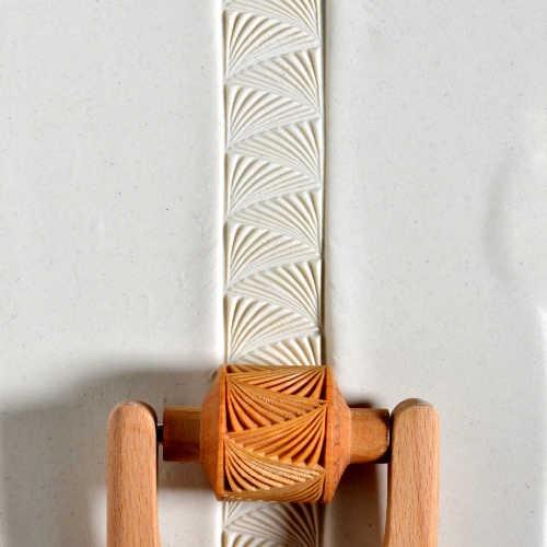 MKM RM-050 Medium Handle Roller – Deco Zigzag