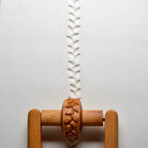 MKM RS-026 Small Handle Roller – Leafy Vine