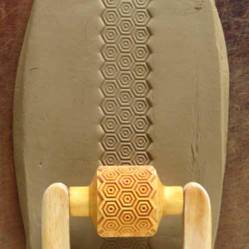 MKM RM-022 Medium Handle Roller – Honeycomb