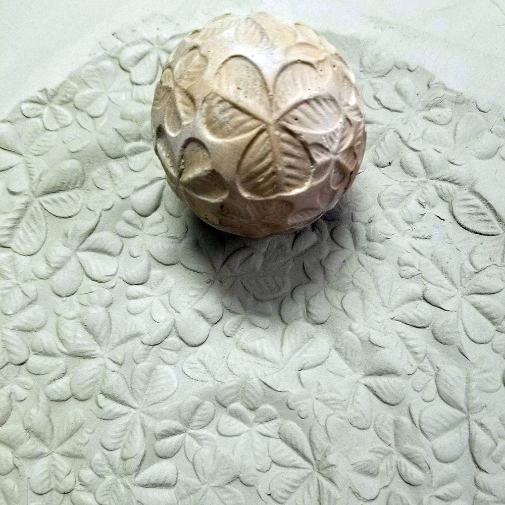 Clay Planet Texture Sphere – Clovers